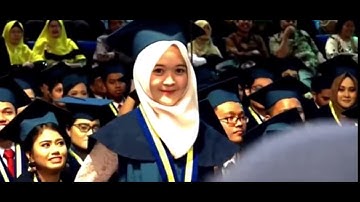 WISUDAWATI ITB GOKIL ! HOBI REBAHAN TAPI CUMLAUDE. MALIKAH NAJIBAH