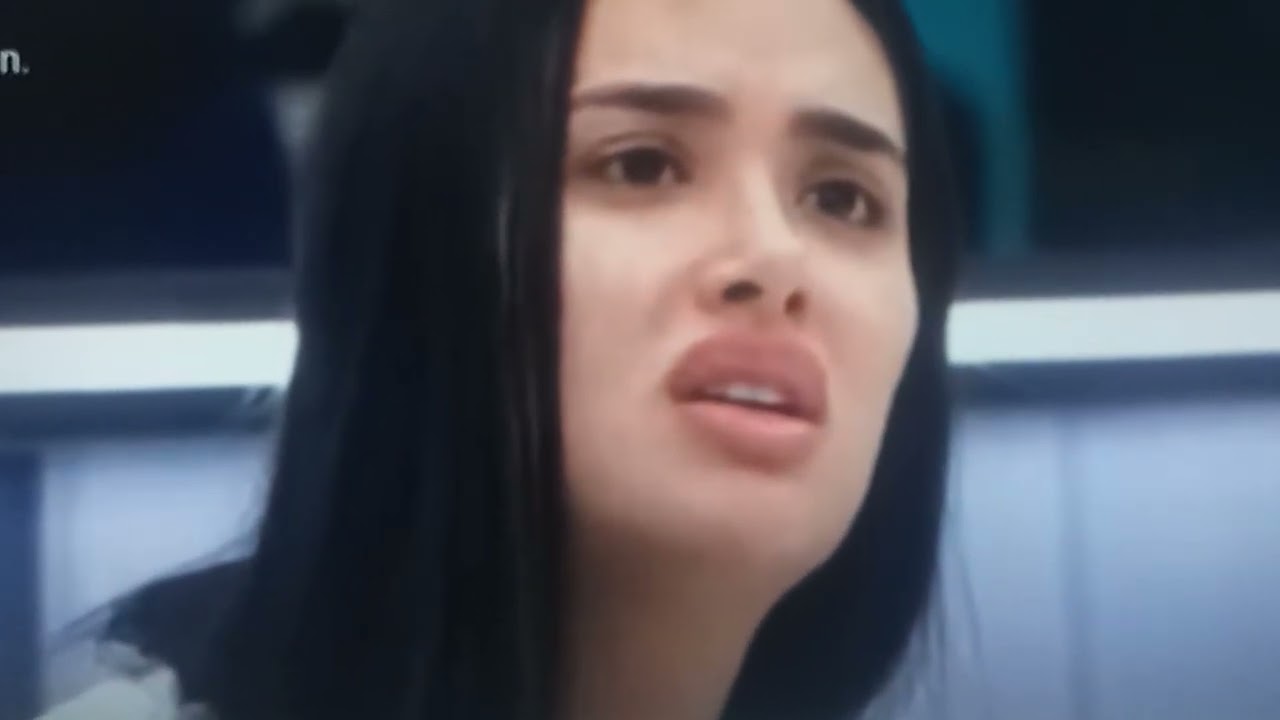 SAMIRA TRAINDO SEU GRUPO