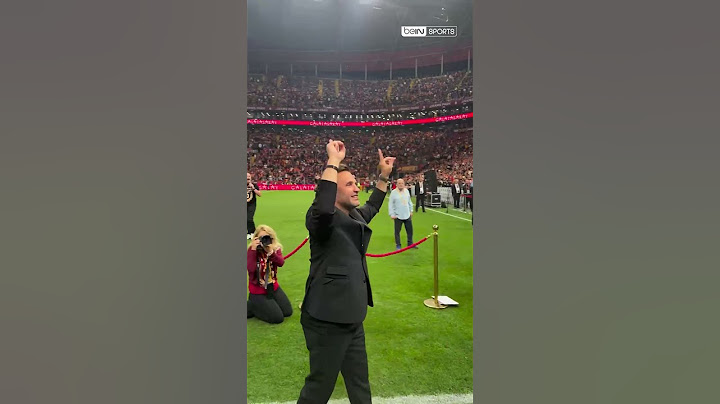 🟡🔴 Okan Buruk, kutlamalar için sahada! #shorts #galatasaray