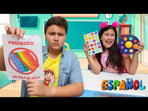 Maria Clara y JP aprenden formas geométricas con los juguetes Pop It