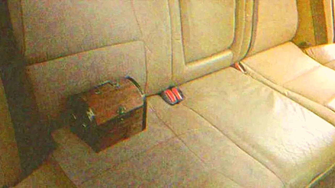Taxi Driver Misses Daughter’s Birthday Rescuing Old Lady, Finds Old Chest In Back Seat After
