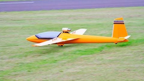 LARGE RC GAS TURBINE "SWIFT" GLIDER DISPLAY - ADAM AT RAGLEY HALL FESTIVAL OF FLIGHT - 2016