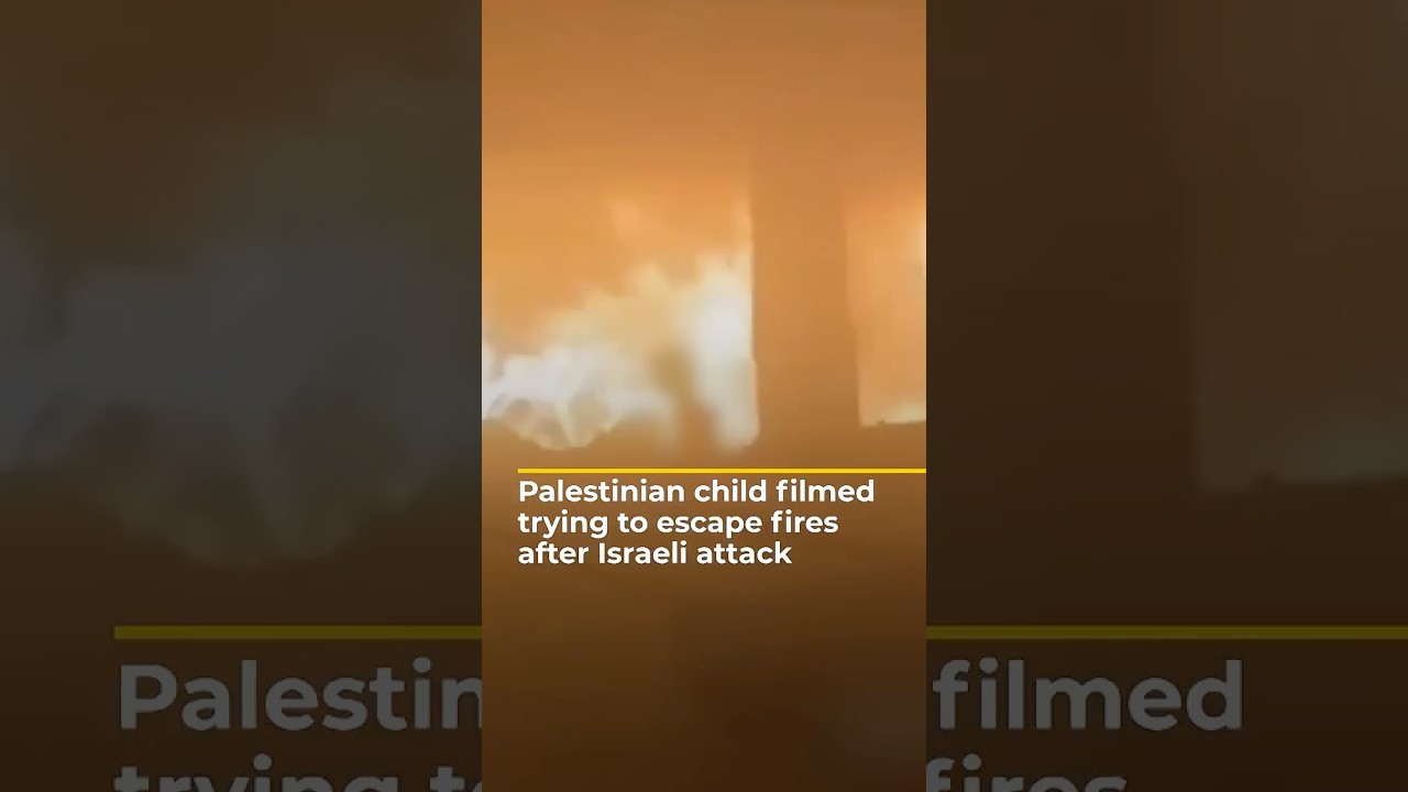 طفل فلسطيني يُصوَّر وهو يحاول الفرار من النيران بعد هجوم إسرائيلي | AJ #shorts