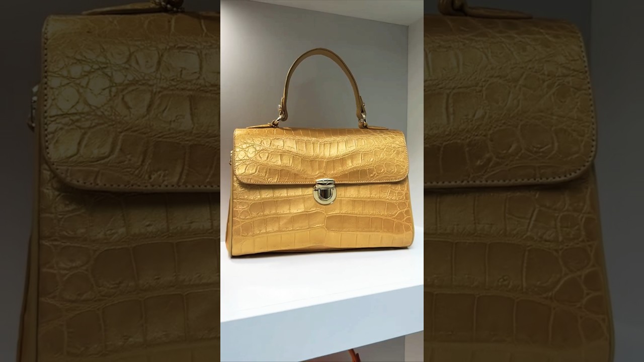 Эксклюзивный окрас кожи крокодила. Цена сумки: 94800₽ Шоурум в СПб. Подробности в комментариях