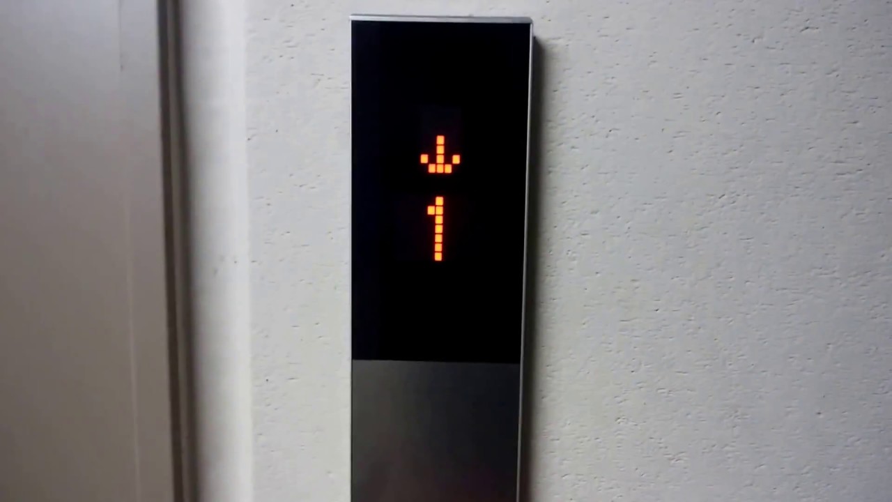 御殿場プレミアム・アウトレット P15駐車場のエレベーター