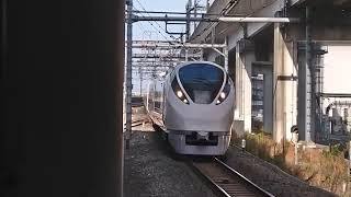 E657系ｶﾂK6編成が常磐線特急ときわ６６号品川行きとして警笛を鳴らして北千住駅3番線を高速通過！〈66M 勝田→品川〉2025.11.16.13.02