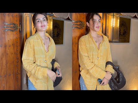 Rhea Chakraborty Spotted In Badnra