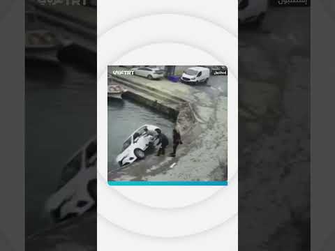 هبوا لإنقاذ رجل سقط خطأ بالمياه