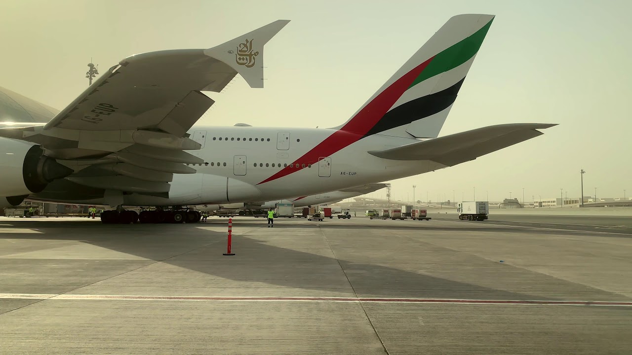 Dubai International Airport Apron (4K) - YouTube