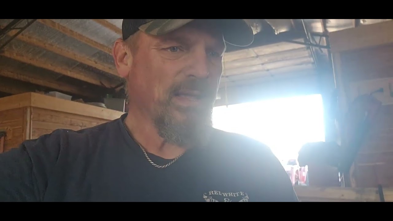 I built a double livestock stall out of pallets for almost zero cost.