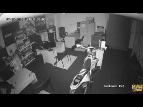 Ils utilisent une disqueuse pour cambrioler un magasin de moto