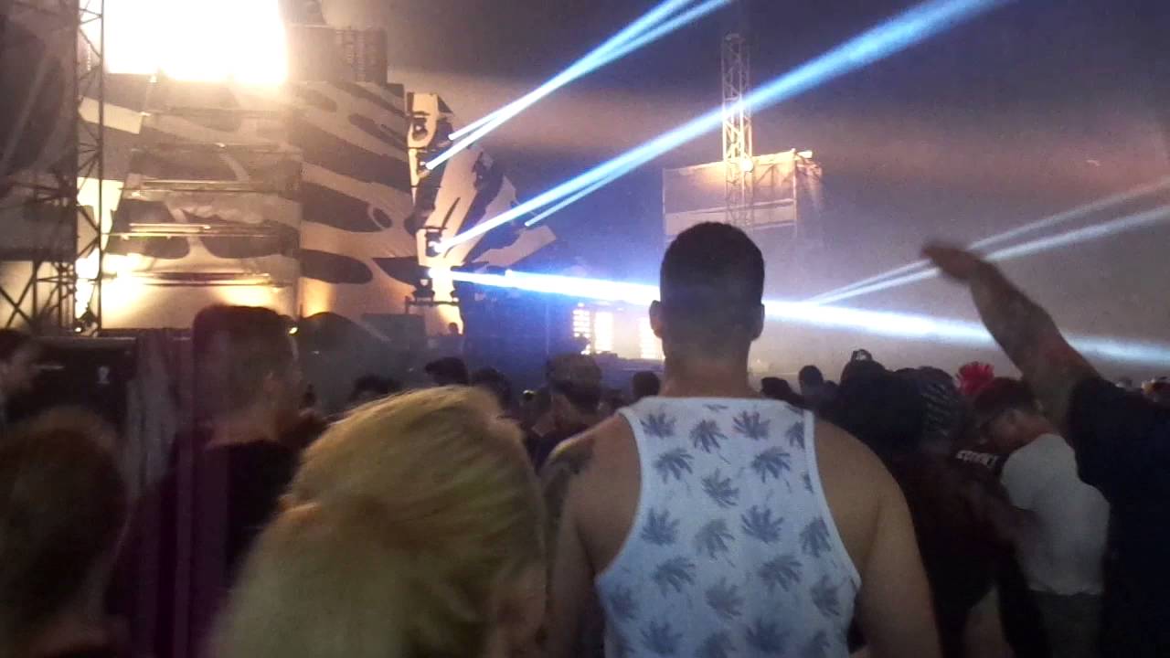 Partyraiser & Dr. Peacock Defqon.1 Weekend Festival: Dragonblood 25/6/2016 camera iphone 8 plus apk