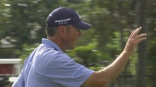 Matt Kuchar finds the center cup from 31 feet for birdie at Sony Open
