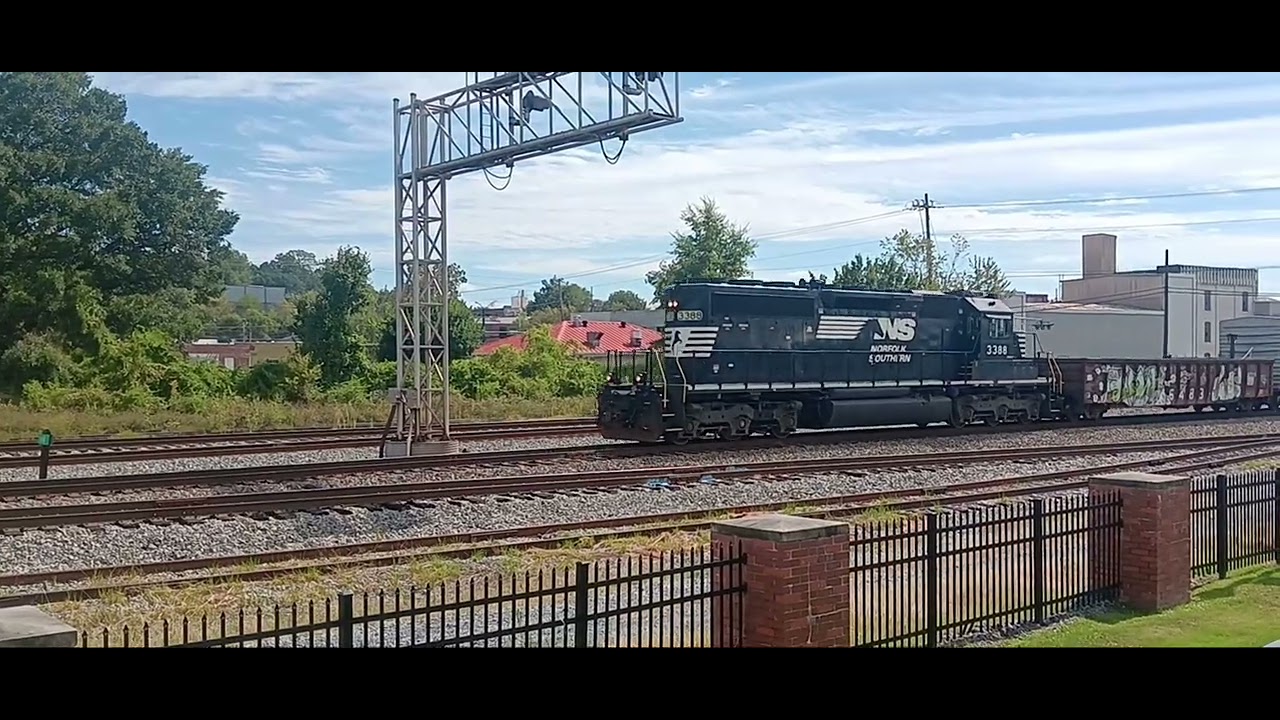 NS G9W with NS 3388 SD40-2 long Hood Forward solo