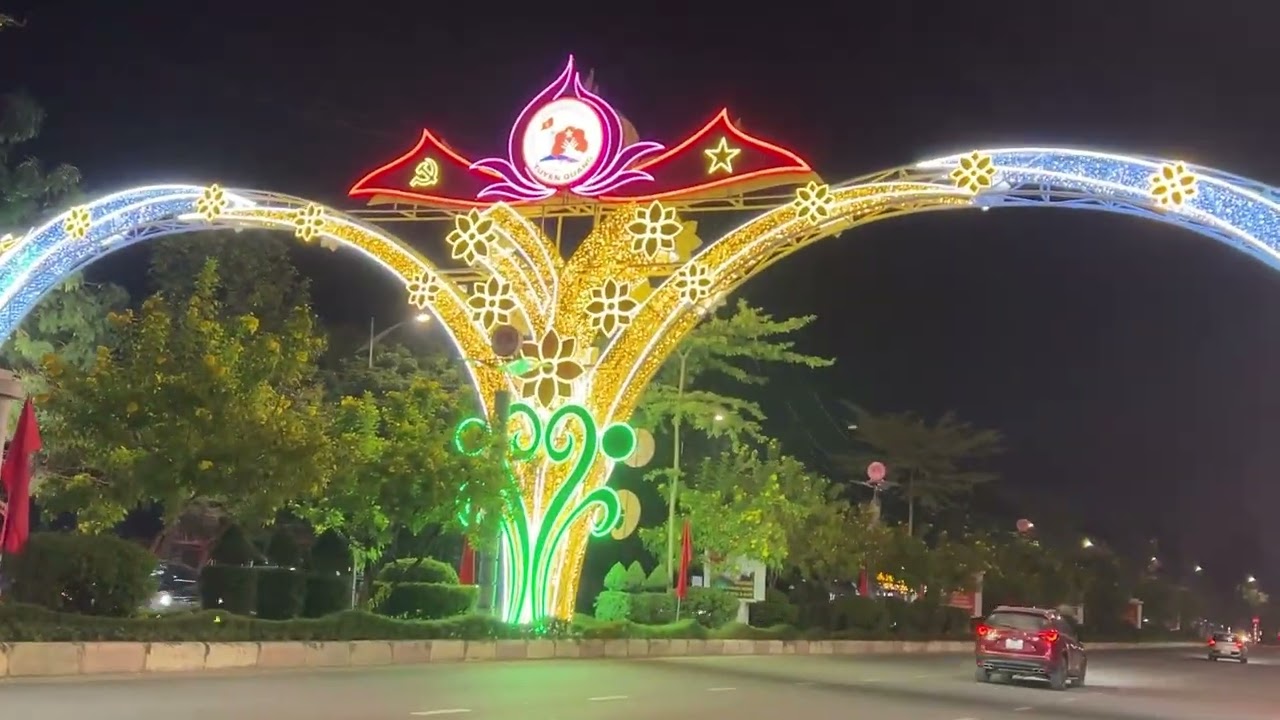 Cổng thành cổ còn xót lại trên tuyên quang dạo thành phố về đêm