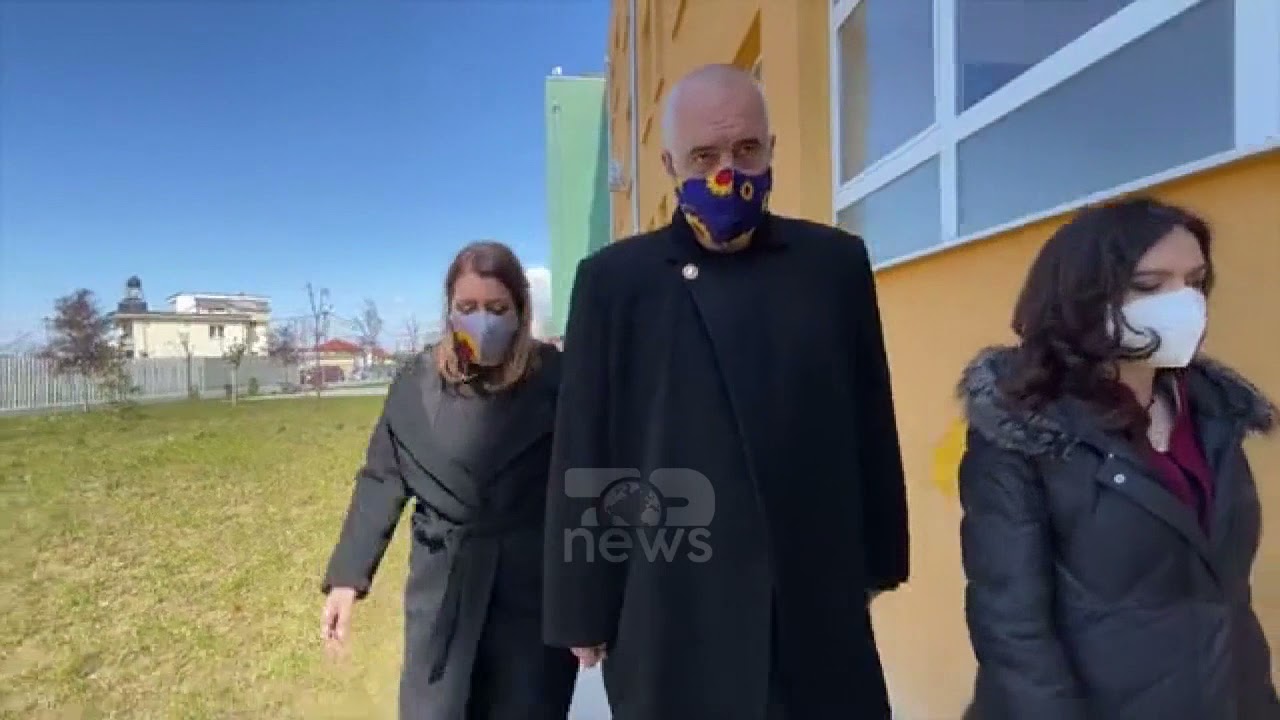 Top News - ‘Rama ik!. Jo s’duam!’ / Kryeministri batuta me fëmijët në Kamëz