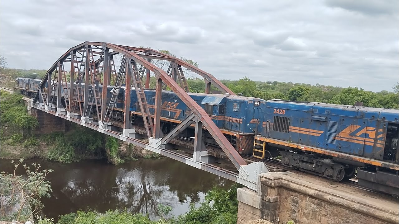 TREM CARGUEIRO COM 6 LOCOMOTIVAS DIFERENTES E QUASE 50 VAGÕES HAD E GFD