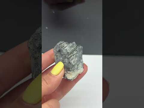Натуральний камінь ЧОРНИЙ ТУРМАЛІН - Швеція, видео 1
