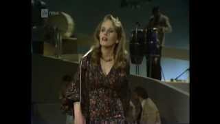 Video-Miniaturansicht von „Maarit - Mätämakee (Euroviisukarsinta 1975)“