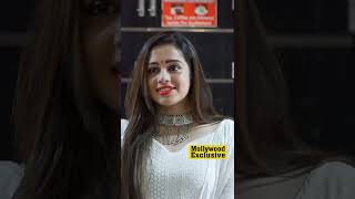 സരയൽ തര രഹൽ രവയട ഭരയ ലകഷമയ കണട അമപരനന ആരധകർ Rahul Ravi Lakshmi S Nairshorts