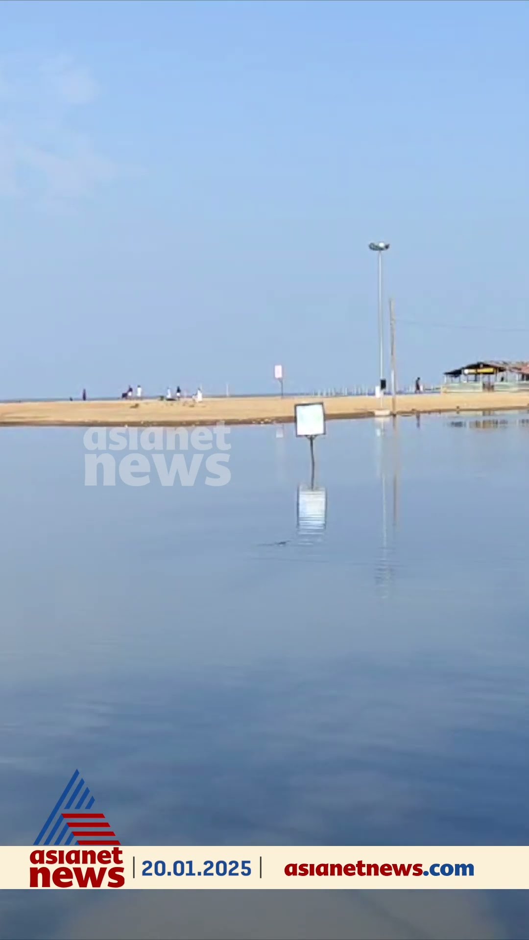 തൃശൂർ ബ്ലാങ്ങാട് ബീച്ചിൽ കടലേറ്റം; വാഹന പാർക്കിങ് മേഖലയിലും വ്യാപാര സ്ഥാപനങ്ങളിലും വെള്ളം കയറി