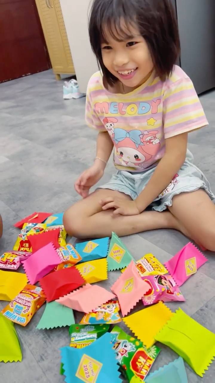 Bé Miu và Bé Cún bóc túi mù của Chị Linh Nhi #shorts
