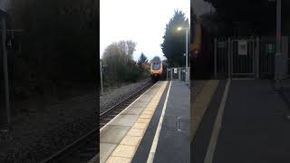 Class 221/220s pass Kenilworth railway station!