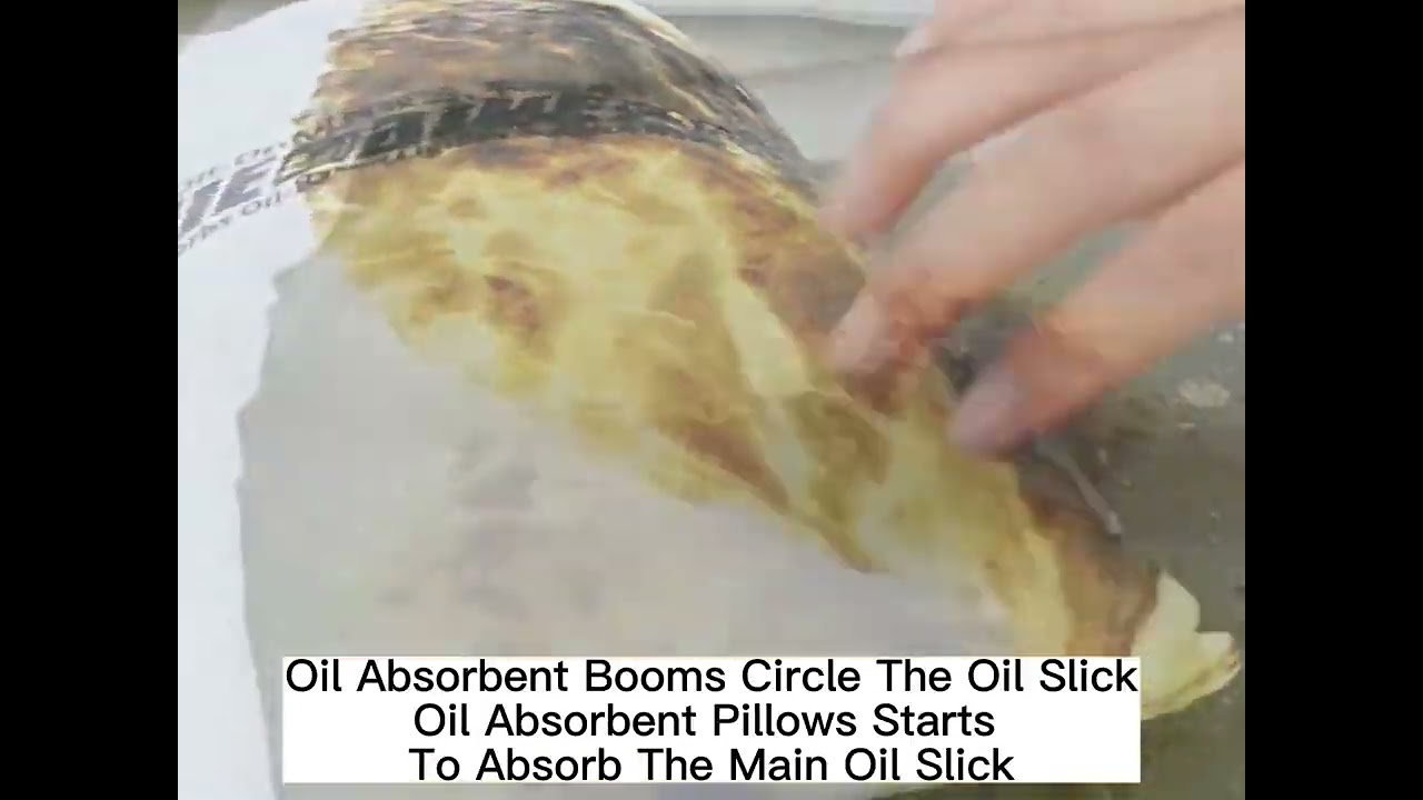 Oil Absorbent Socks and Oil Absorbent Pillow Are Applied Together for Oil Absorption