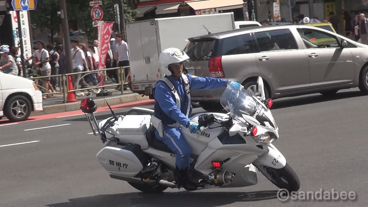 ド迫力 警視庁新型白バイ ヤマハfjr1300p New White Police Motorcycle Yamaha Fjr1300p Youtube