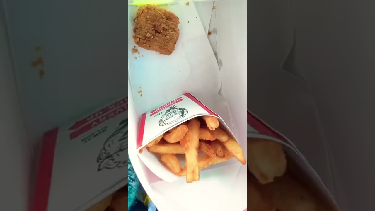 KFC Beyond Fried Chicken Review 5/5 (looks and tastes like chicken)