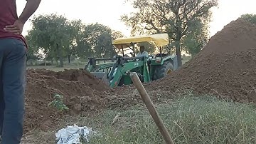 Boring machine ke loader chala rahe hain