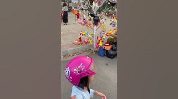 Mẹ ơi con muốn mua bong bóng