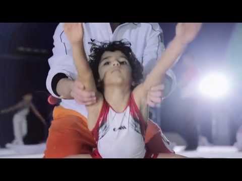 Video: Kazanda Bir Uşağı Gimnastikaya Hara Göndərmək Olar