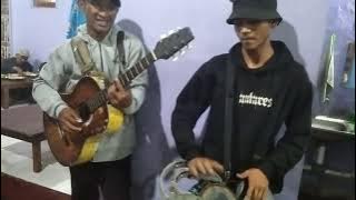 Ngamen di lesehan bersama kang hendra , bikin joget orang jadi banyak pula yang sawernya