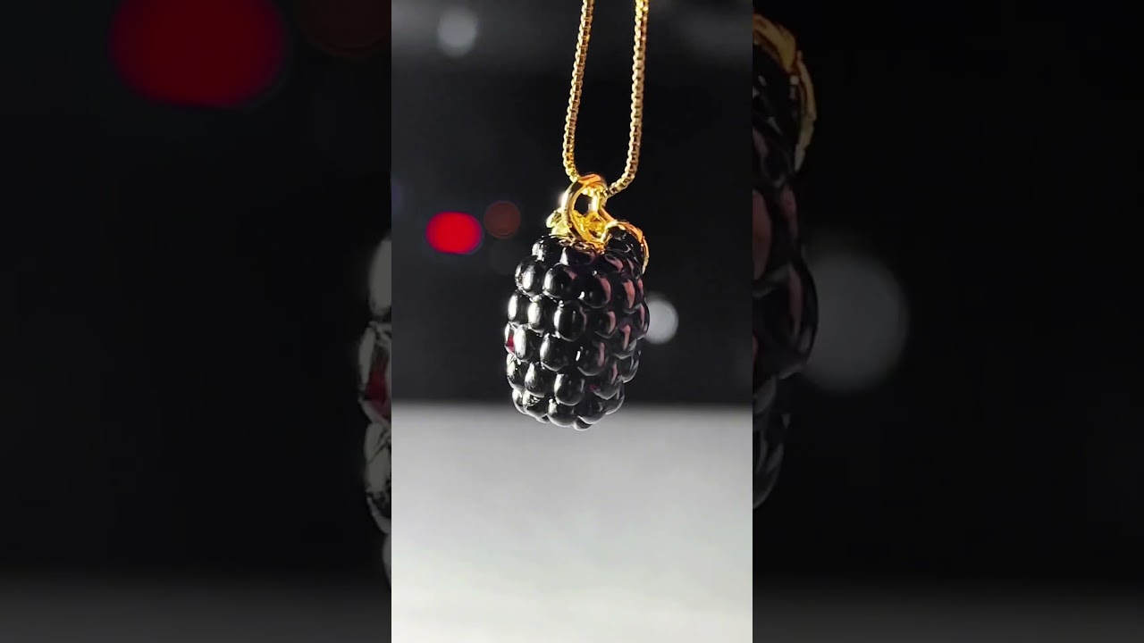 Garnet Blackberry Necklace #gemstones #necklance #hancarving #carvingart
