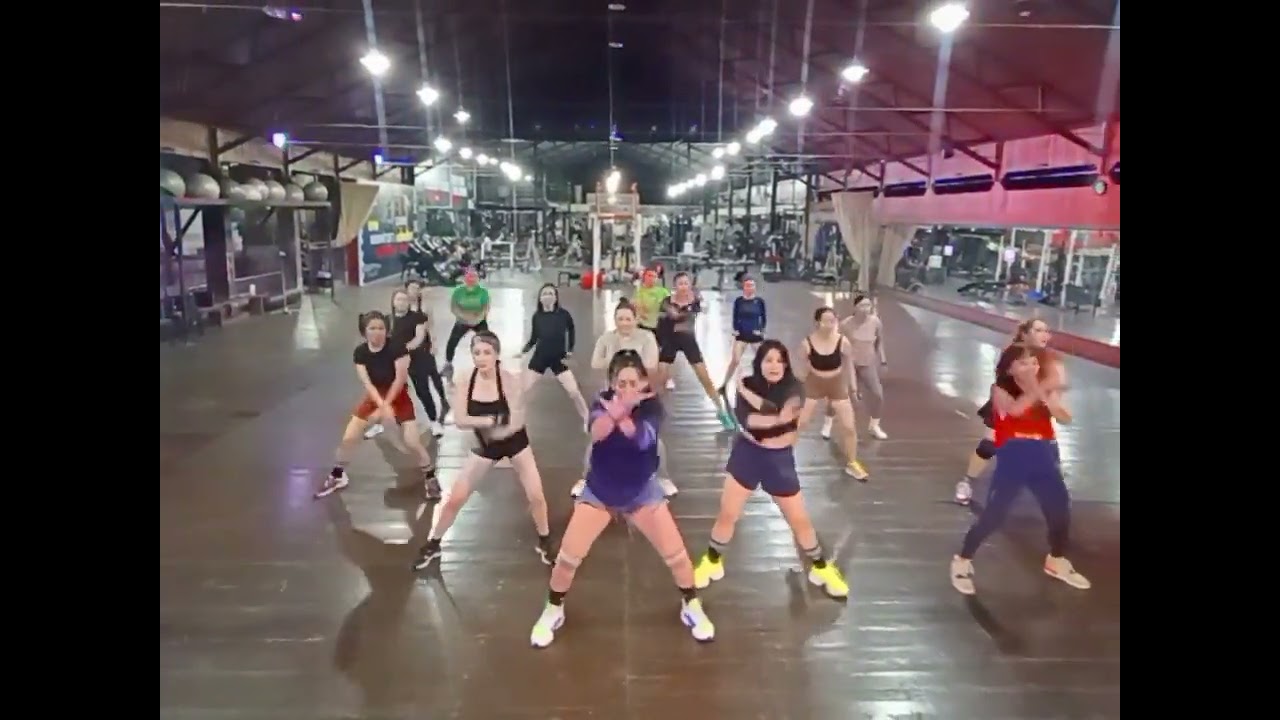 We Go Up / BlackPink / Zumba / Zin Dewi M #zumbaindonesia #dance #blackpink 