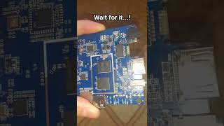 My HCS 96 8K ULTRA HD TV BOX broken but look at that the samsung chip this is fake?!
