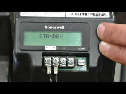 Video: Hvordan nulstiller jeg min Honeywell r7284?