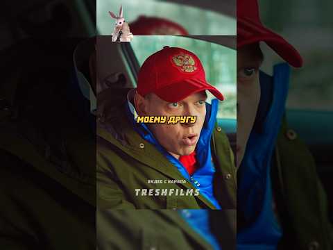 Сидя на остановке нашла более оплачиваемую работу 😁 #фильм #сериал #моменты #shorts