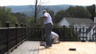 Staining your deck with semi-solid stain Resimi