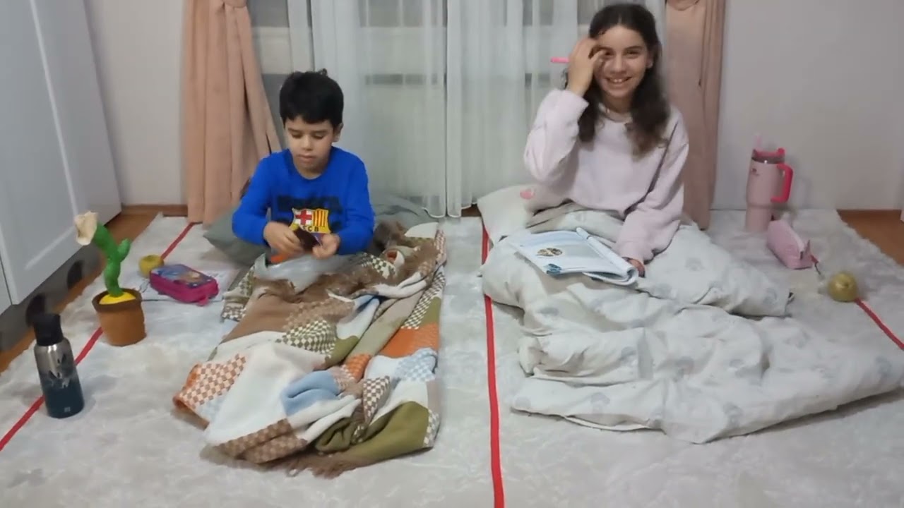 Мы попытались сыграть в игру, где побеждает тот, кто последним выберется из квартиры 😀