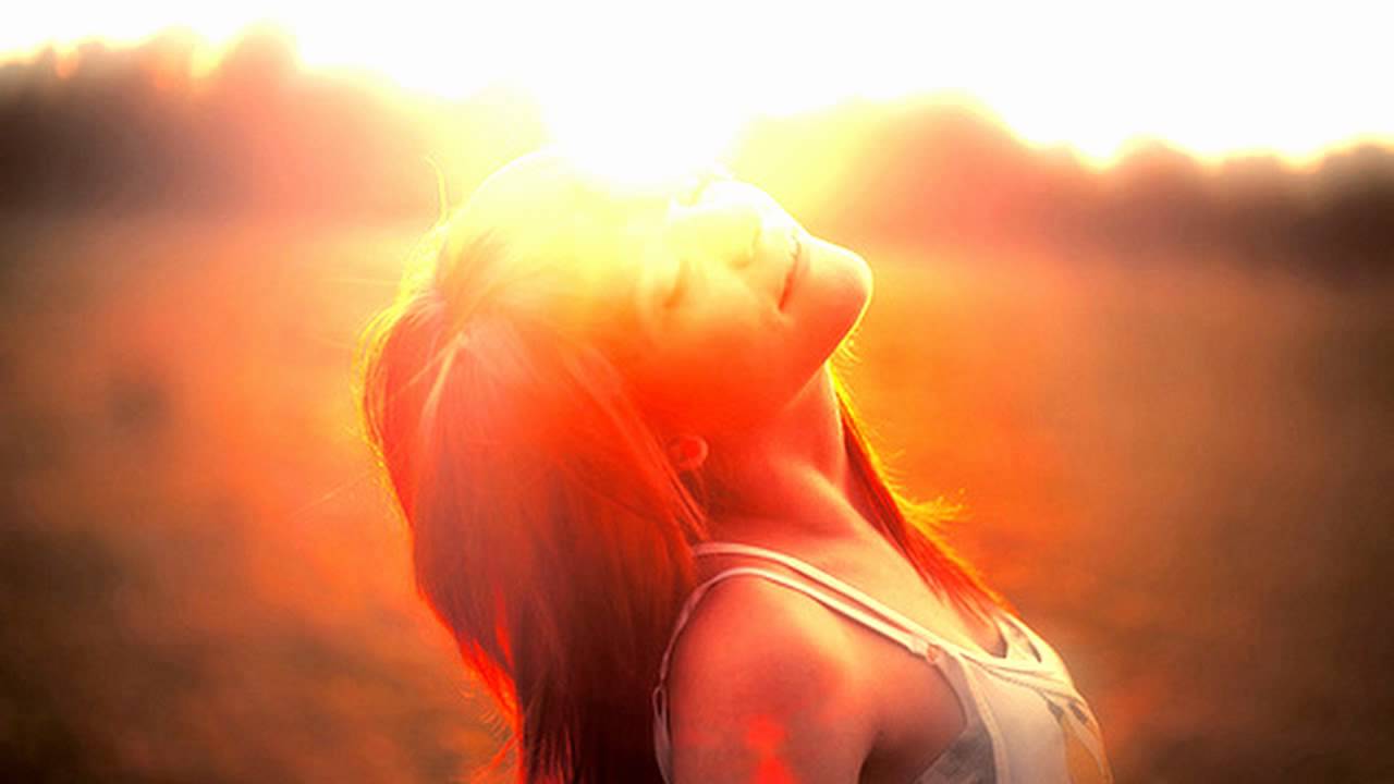 Sun shines on fun run. Девушка Brilliant Sunrise.