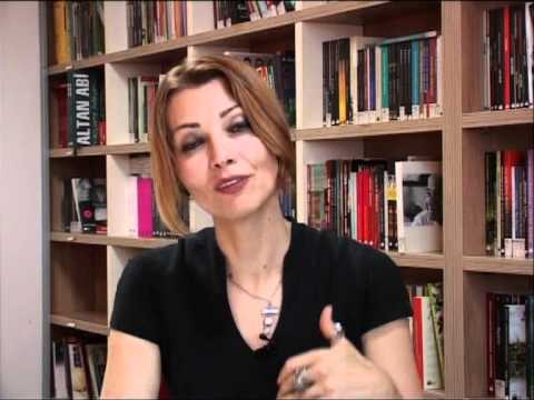 Elif Şafak hangi kitapları okuyor?