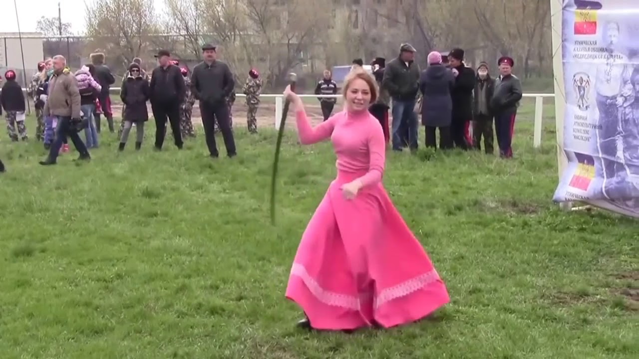 ойся женщина поет