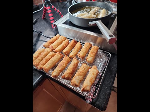 Best Homemade Chicken Egg Rolls #eggrollrecipe #eggrolls