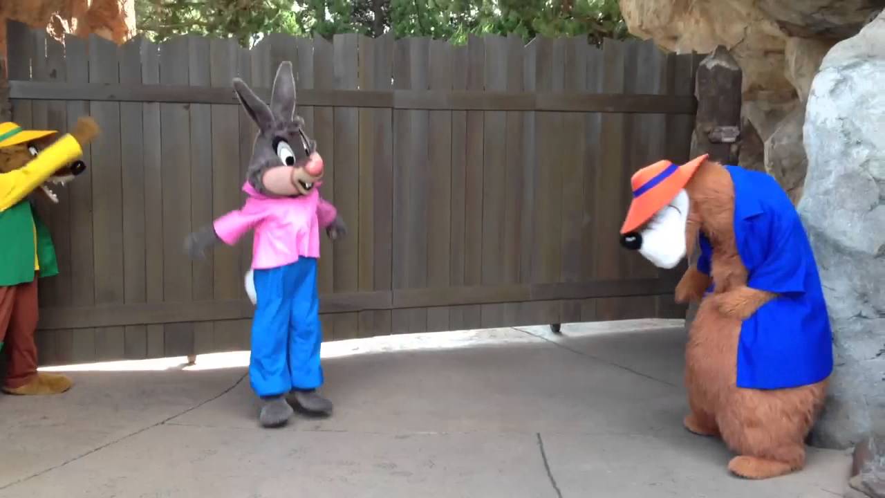 Tokyo Disneyland: Critter Country Character Playing - YouTube
