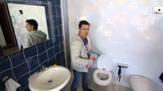 Projekt: Debilní Kecy v Koupelně / Scéna 42: Sprej přebije smrad fail?