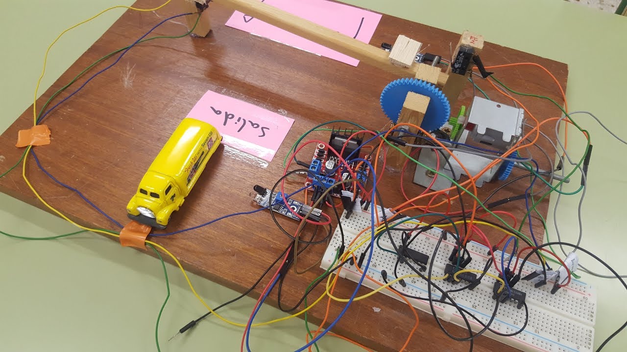 Proyecto 9 de Puertas Lógicas. Control de Barrera con sensor de presencia