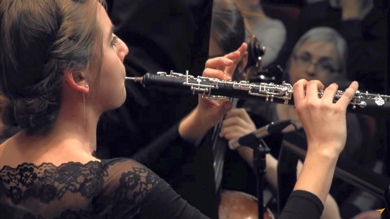 Morricone  Gabriels Oboe from The Mission Maja agowska  oboe conducted by Andrzej Kucybaa