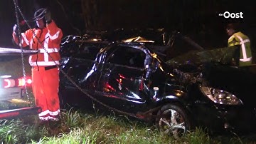Auto belandt ondersteboven in de sloot bij ongeluk op A35 bij Borne
